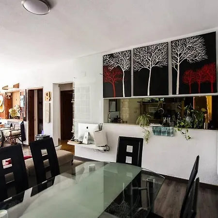 Сasa de vacaciones Spacious 2 Bedroom W/ Own Pool 5 Minutes Walk To Beach *