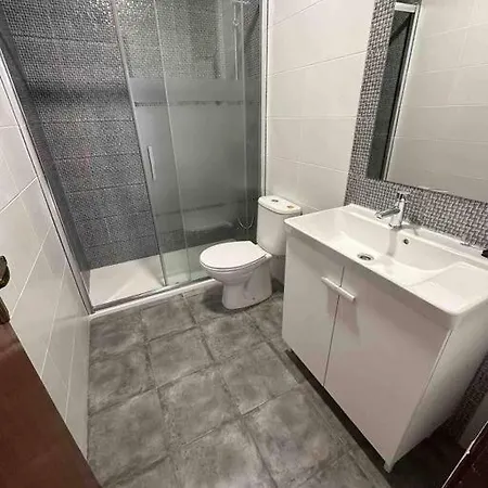 Spacious 2 Bedroom W/ Own Pool 5 Minutes Walk To Beach *